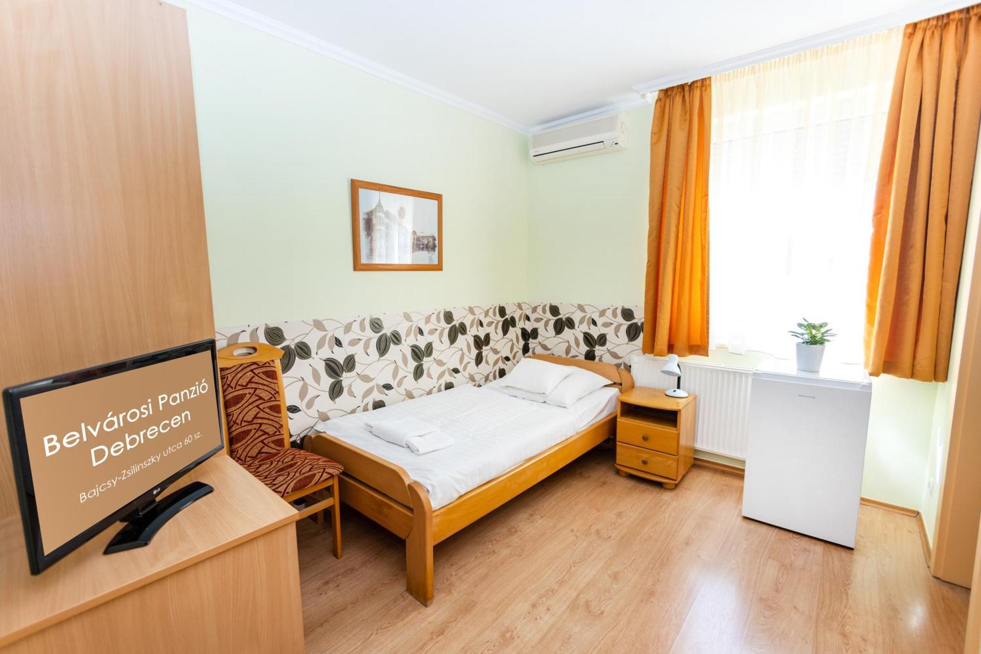 Belvarosi Panzio Debreţin Exterior foto