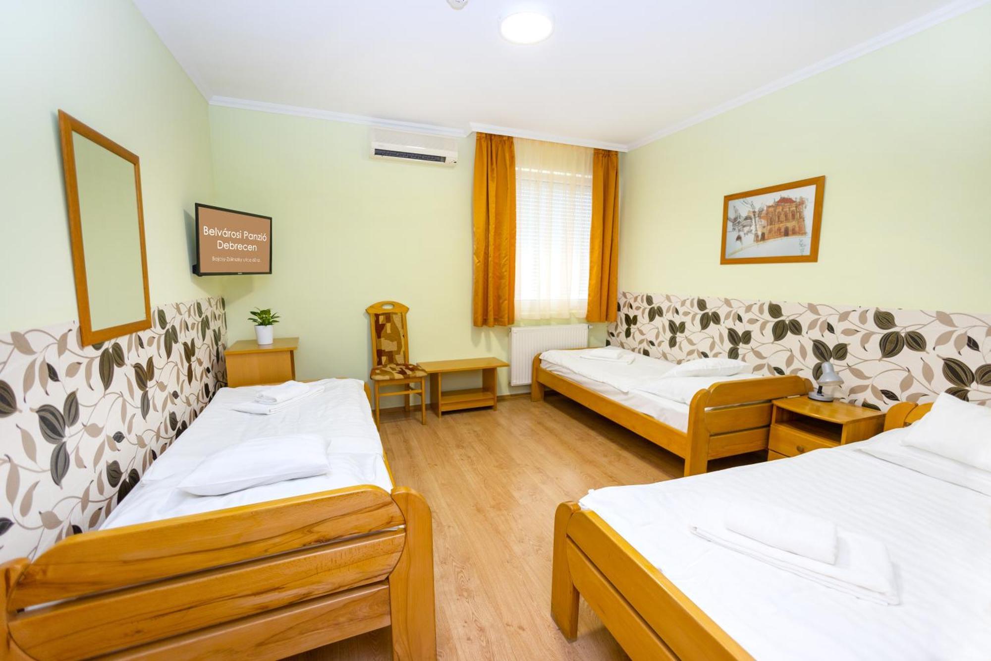 Belvarosi Panzio Debreţin Exterior foto