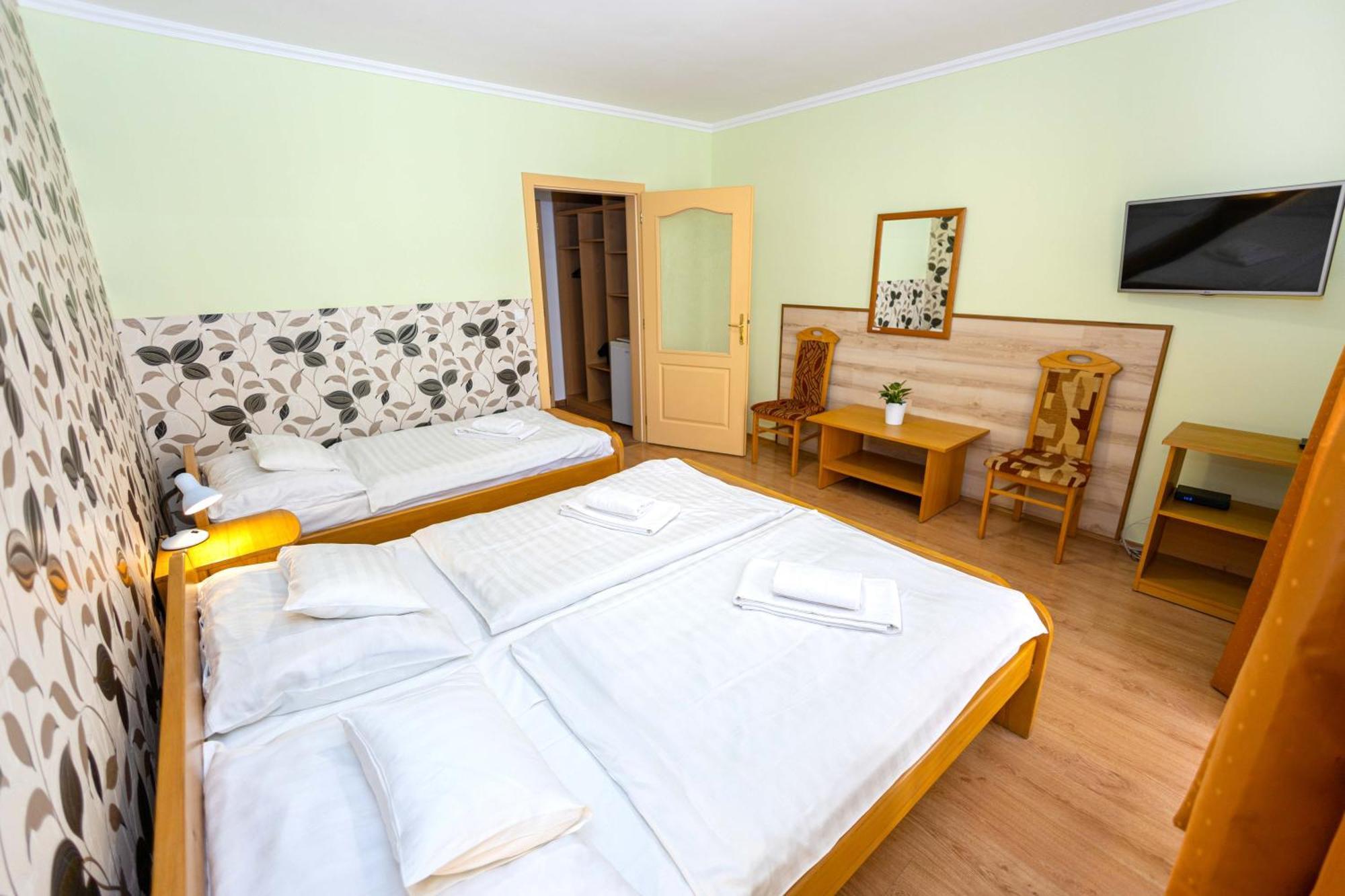 Belvarosi Panzio Debreţin Exterior foto