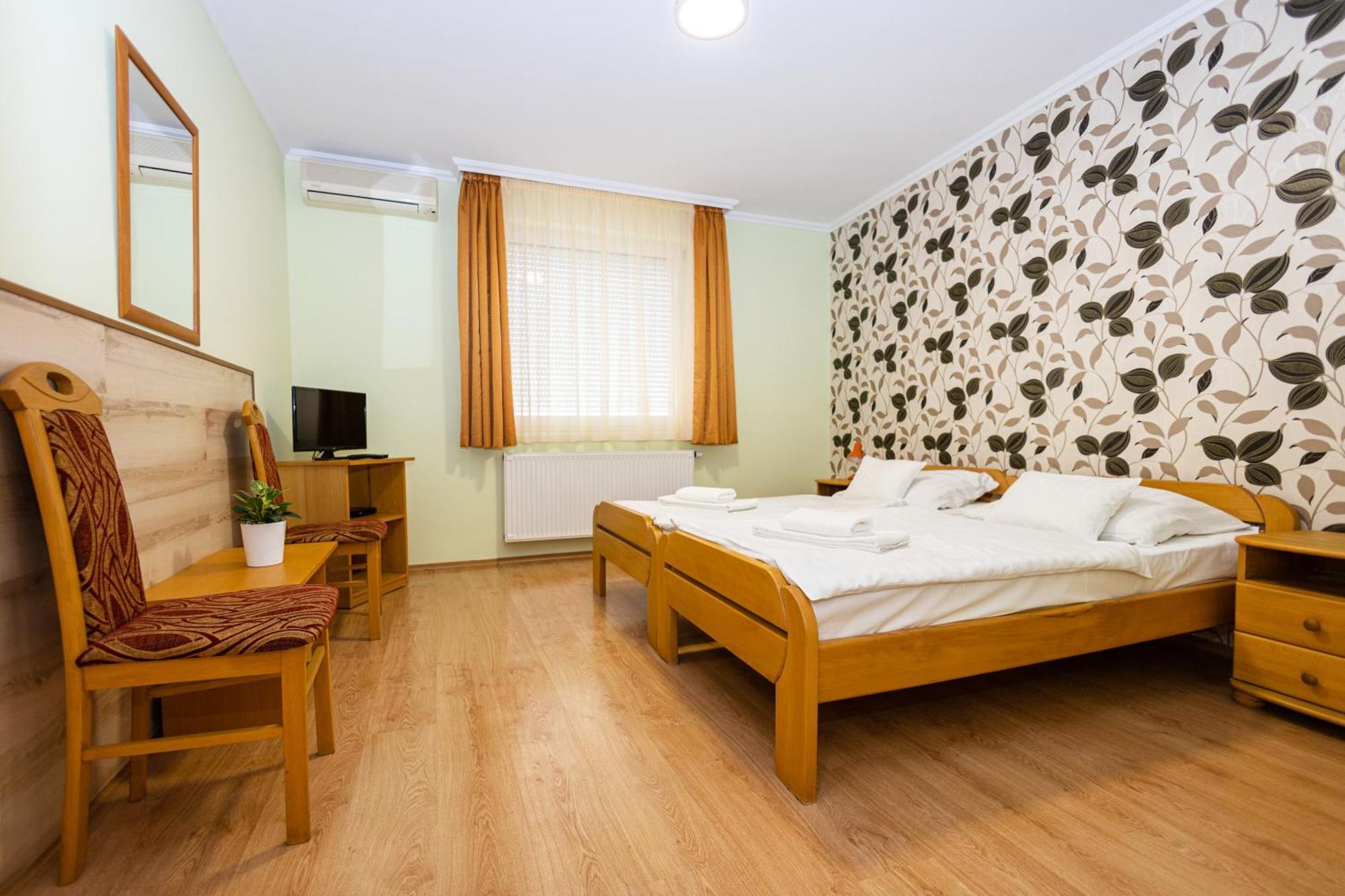 Belvarosi Panzio Debreţin Exterior foto