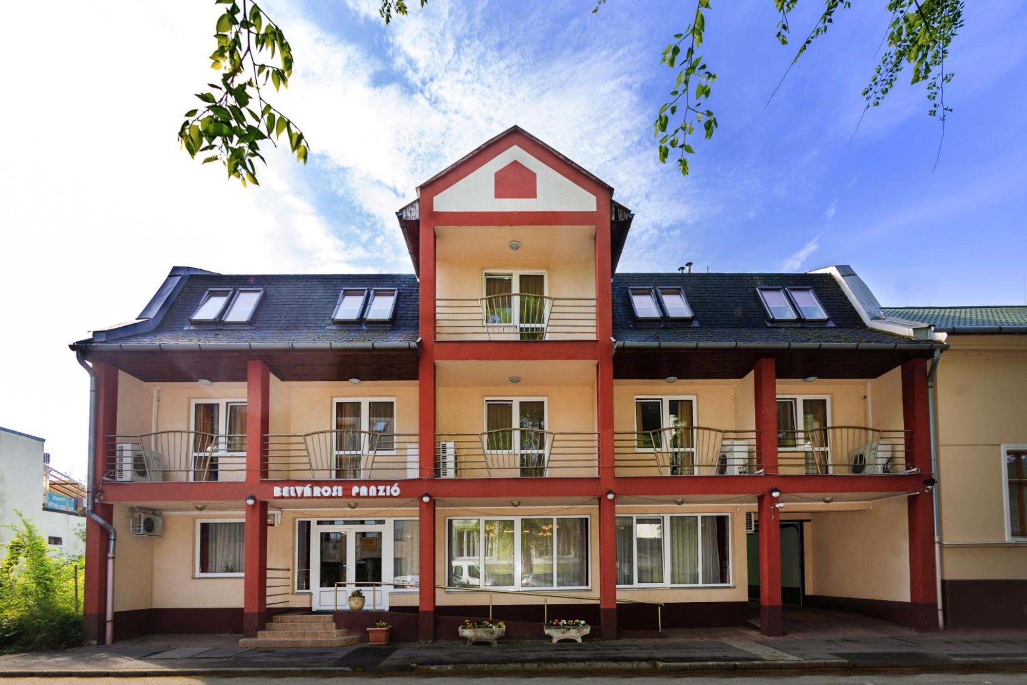 Belvarosi Panzio Debreţin Exterior foto