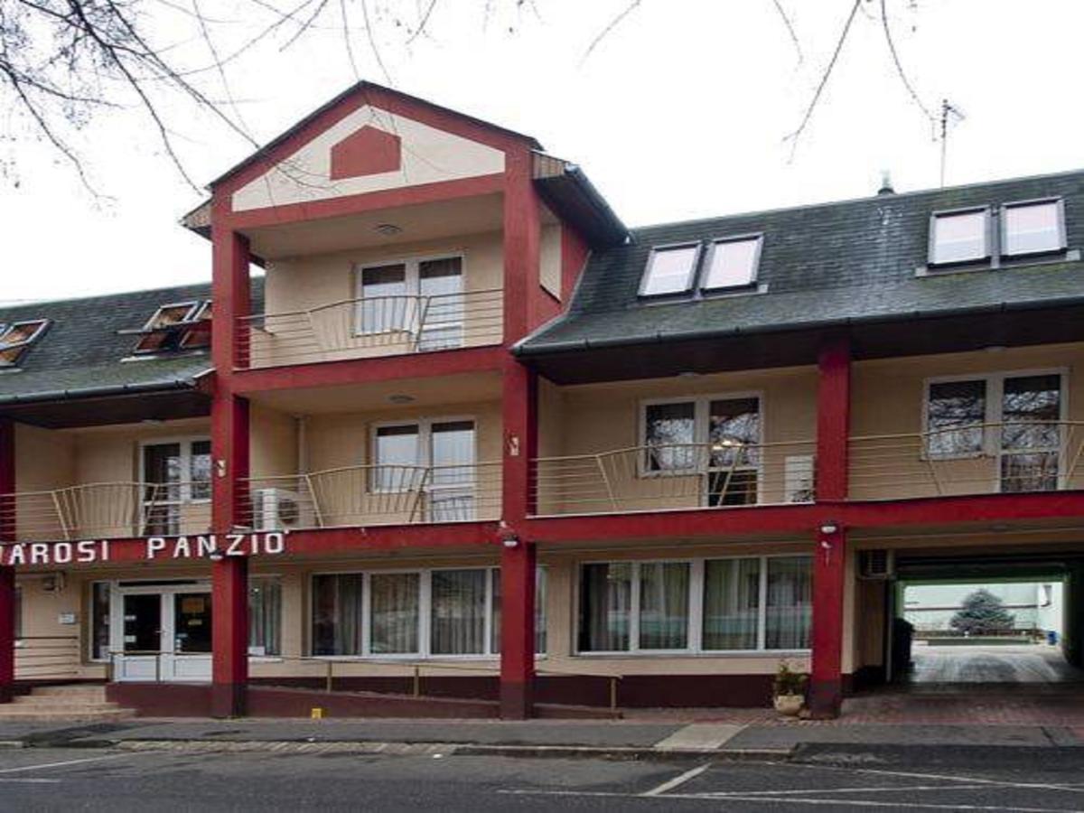 Belvarosi Panzio Debreţin Exterior foto