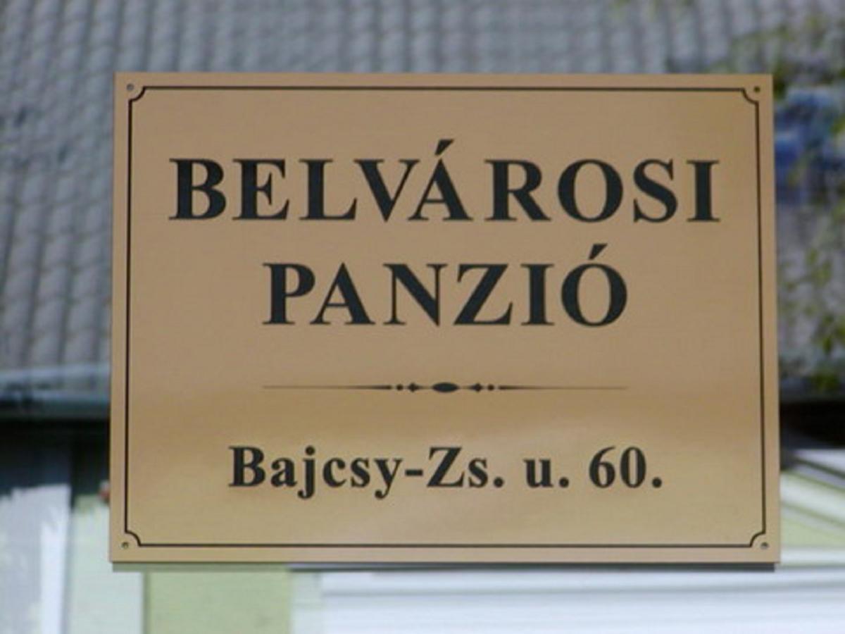 Belvarosi Panzio Debreţin Exterior foto