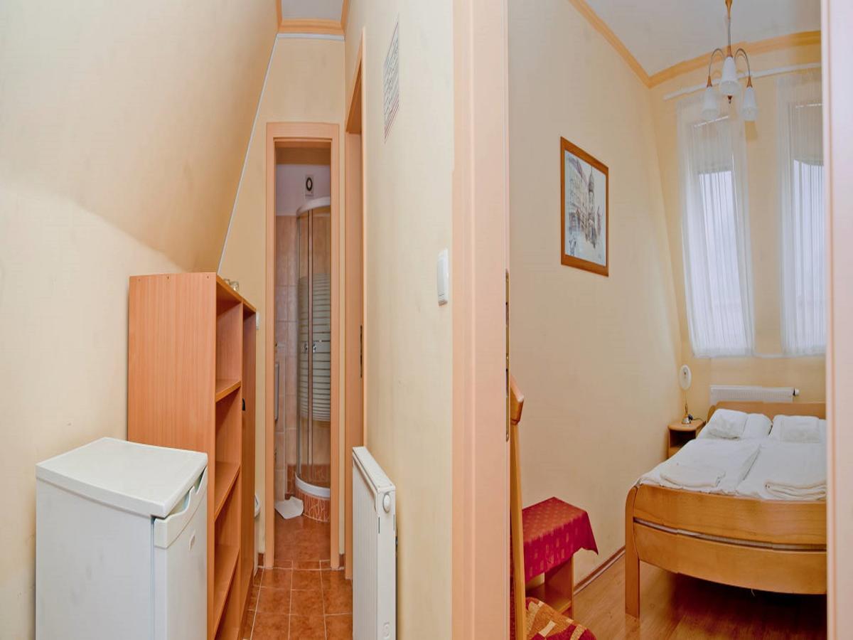 Belvarosi Panzio Debreţin Exterior foto