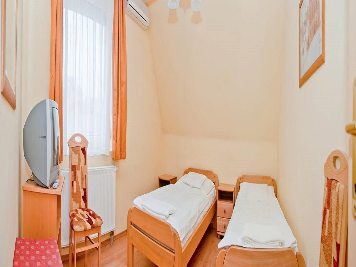 Belvarosi Panzio Debreţin Exterior foto